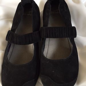 Dansko black Flats